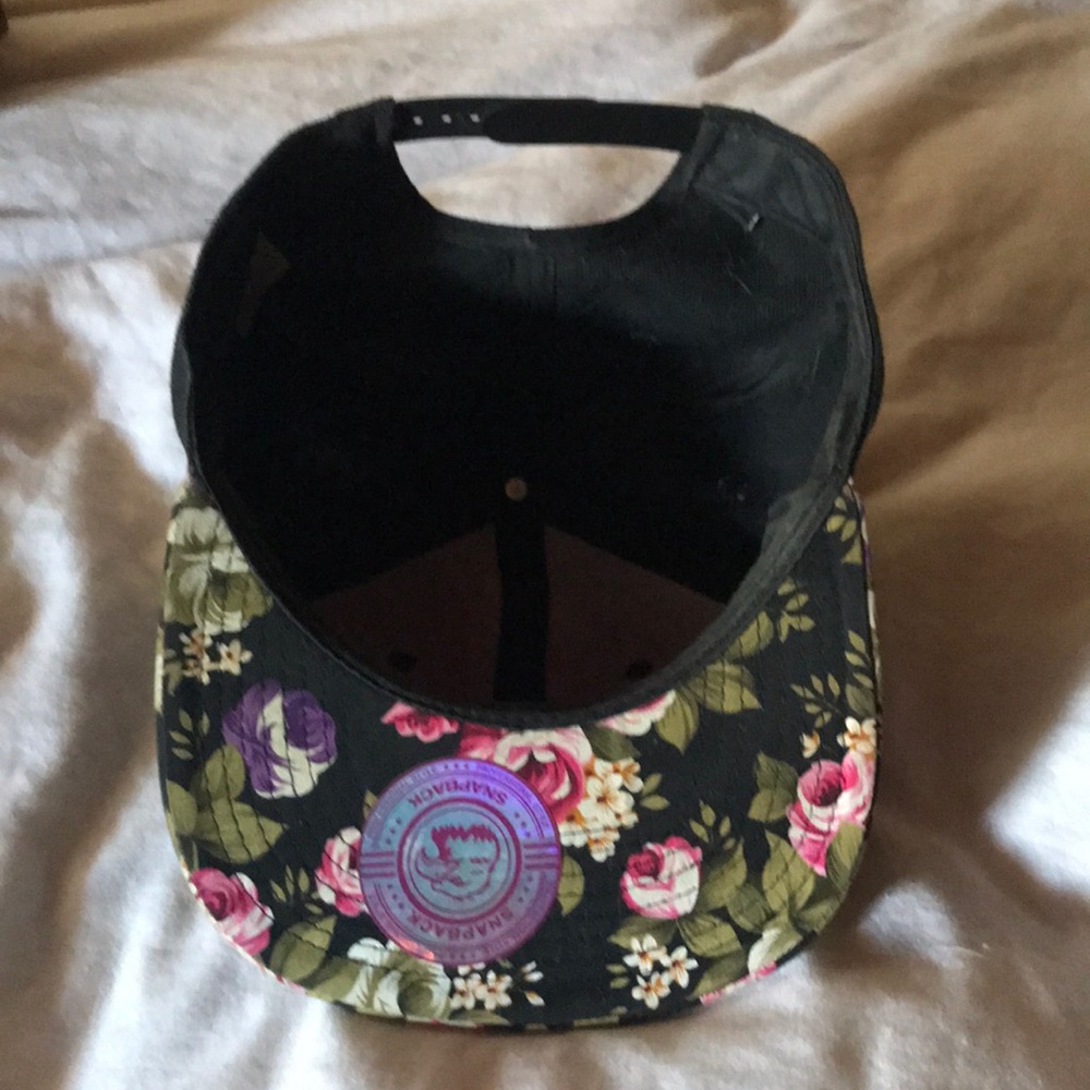 Flower SnapBack Hat - Picture 3 of 3